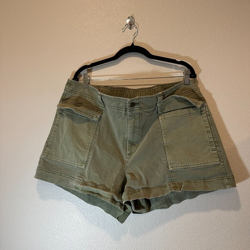 Women’s Mid-Rise Cargo Shorts – Green – Size XL